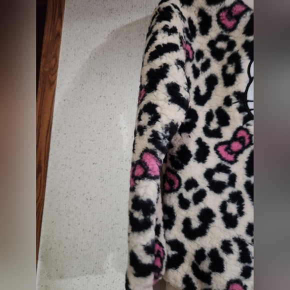 Hello Kitty Animal Print Fuzzy Sweater & Leggings Pair Kids 8 To 10 Trending - Picture 5 of 10